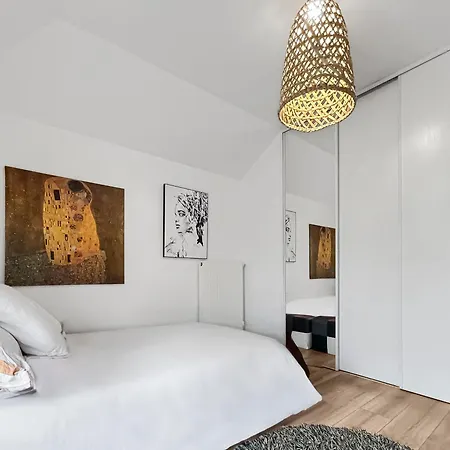 De Luxe A * Dijon